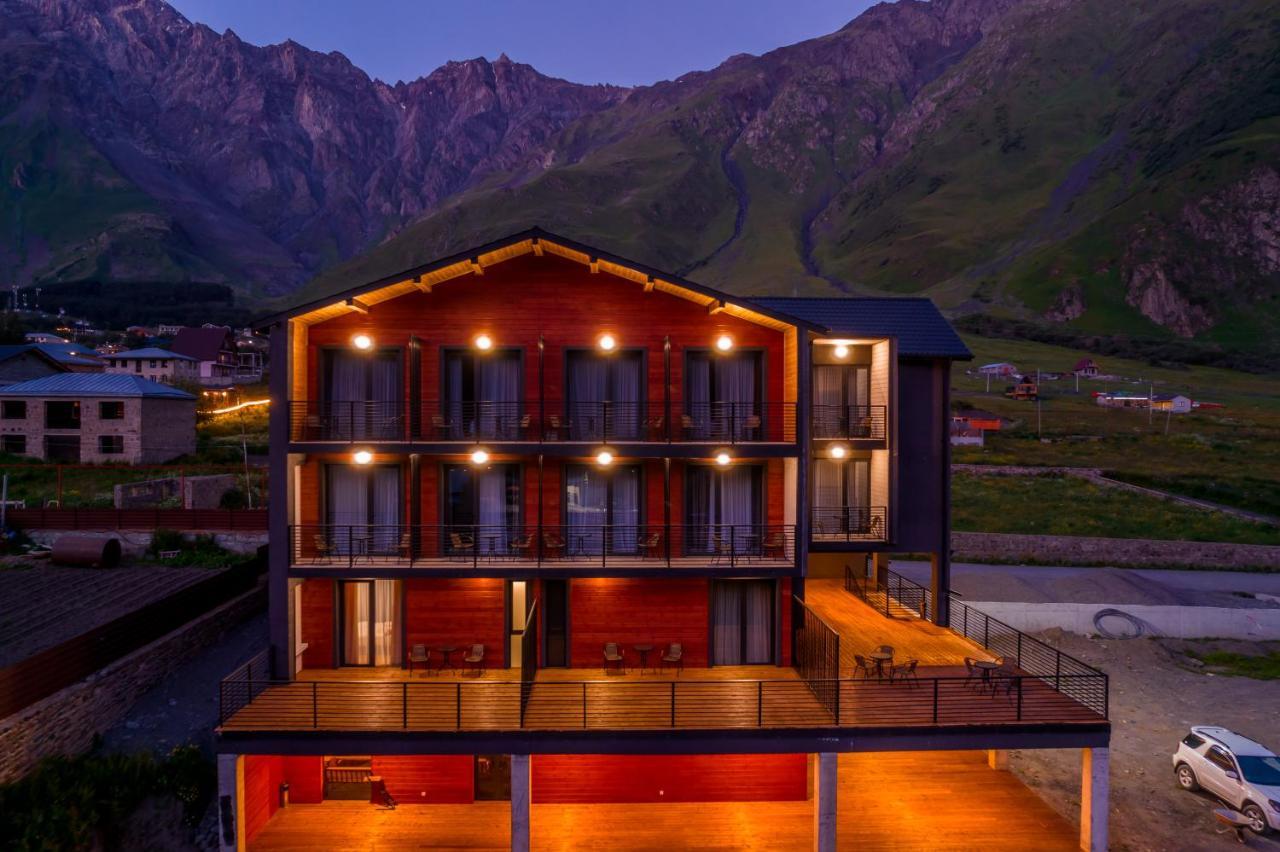 Rooms Hotel Kazbegi Гергети